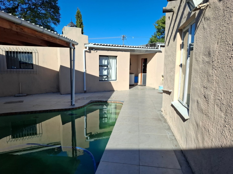 4 Bedroom Property for Sale in Oakdale Western Cape